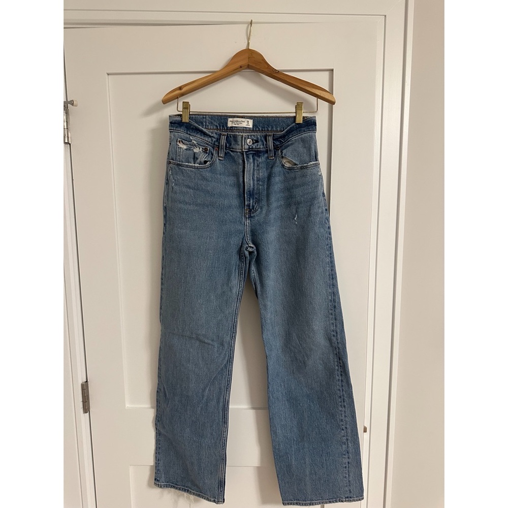 Abercrombie Curve Love High Rise Relaxed Jean in Medium